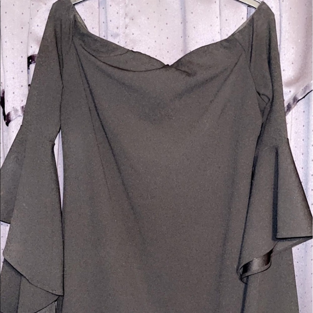 Little black dress. Off the shoulders w elastic security. Elegant medium 8-10